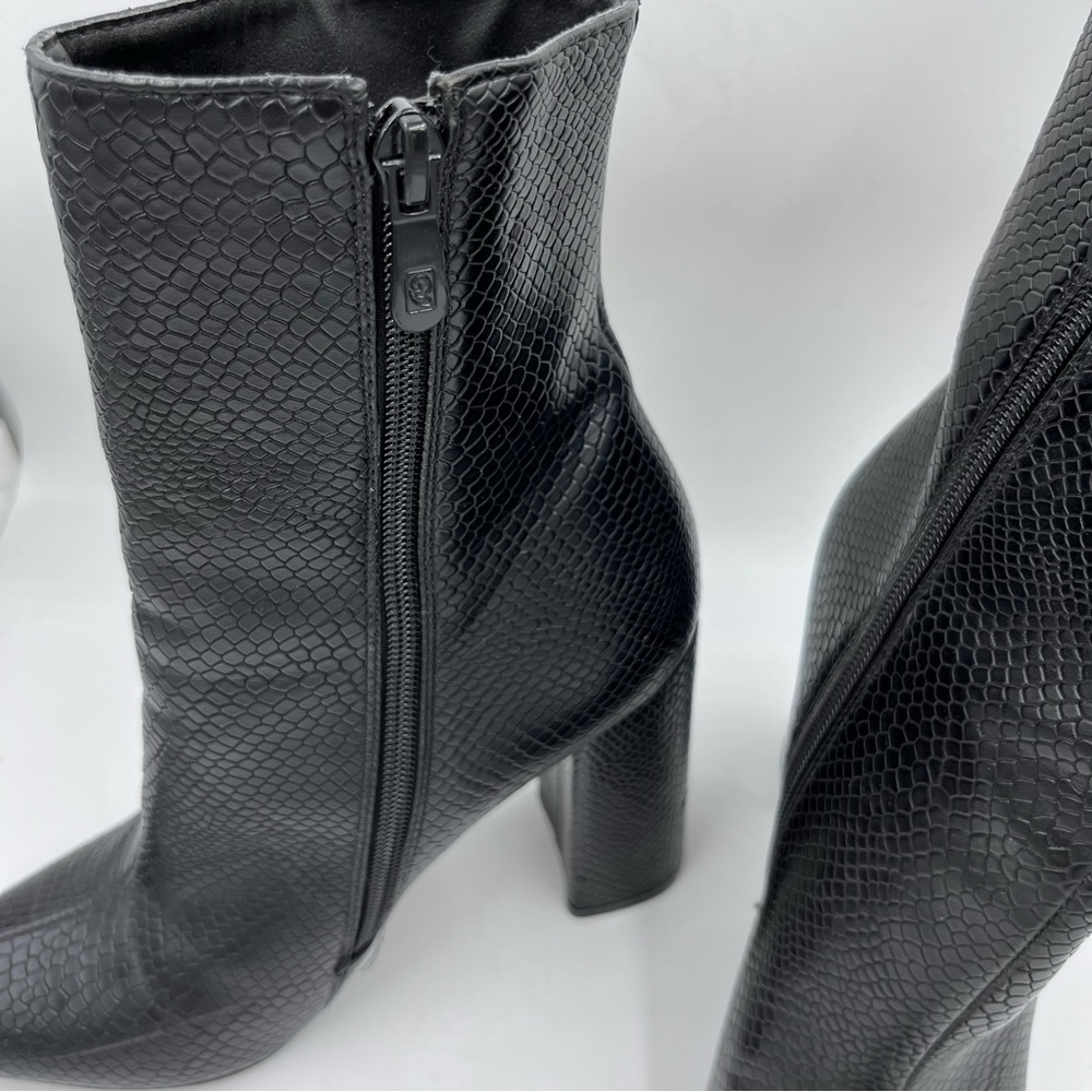 Faux Snakeskin Heel Boots Black - Size 8 - Picture 5 of 9